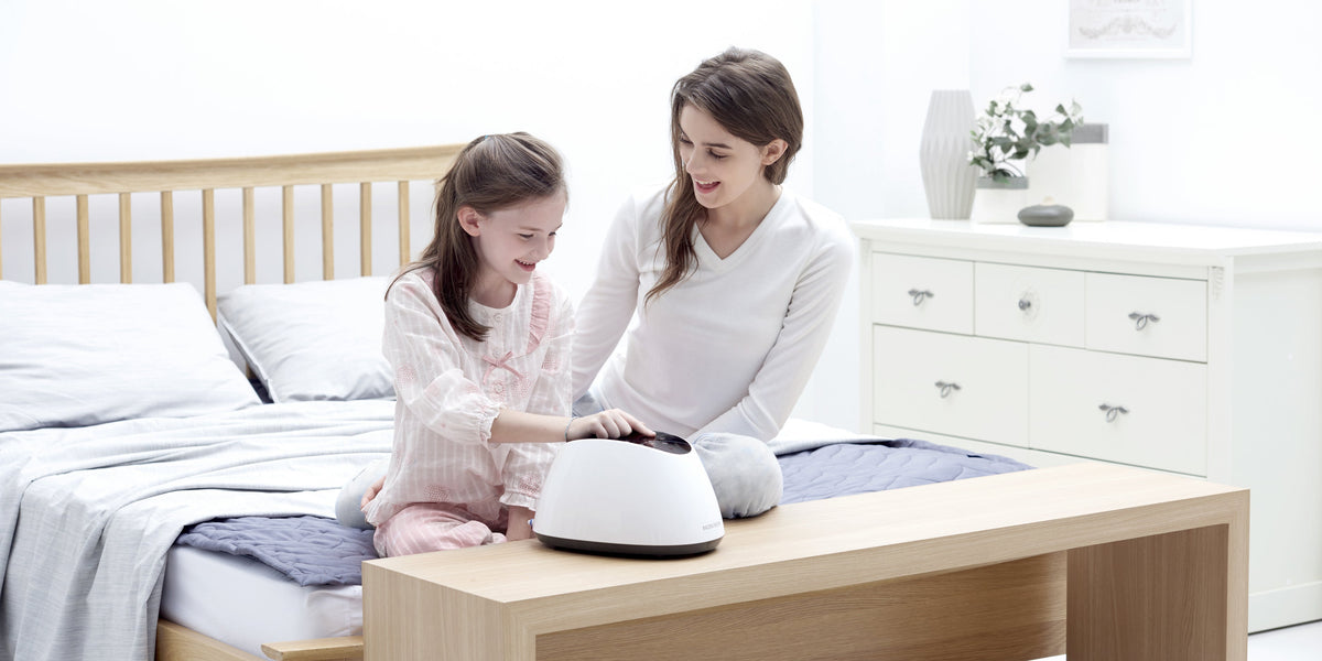 Does the water-heating mat get warm immediately?